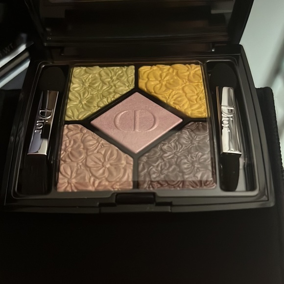 NIB! Dior 5 Couleurs Glowing Gardens Eyeshadow Palette In #451 Rose Garden. - Picture 4 of 11